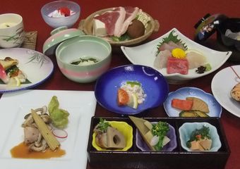 旬の素材を贅沢に 季節ごとの料理を「お好みのプラン」でお召し上がりいただけます